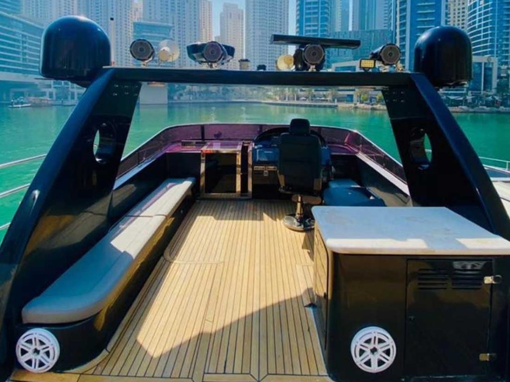 Jacuzzi-95-ft-yacht-1